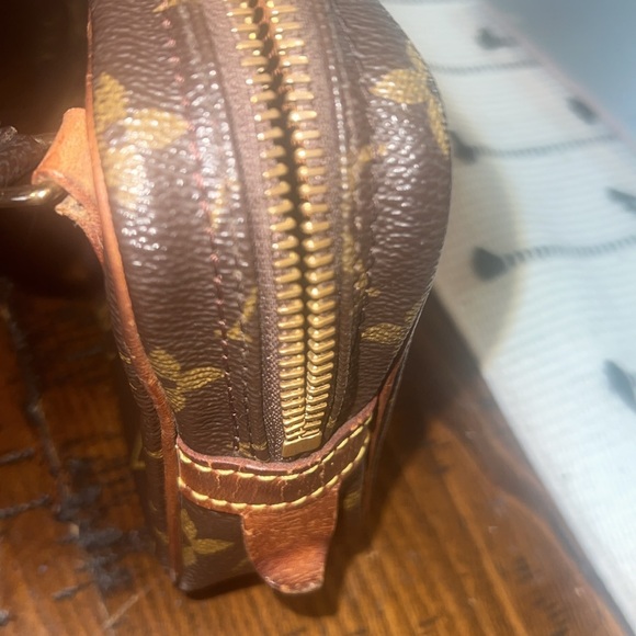Vintage Louis Vuitton Crossbody - Picture 6 of 9